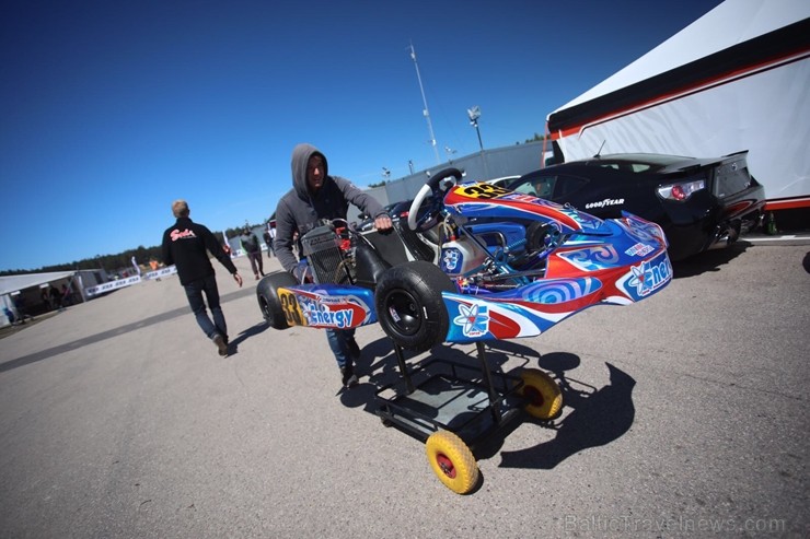 Rīgā «Rotax Nordic Challenge» spēkus mērījuši sporta kartingi 199237