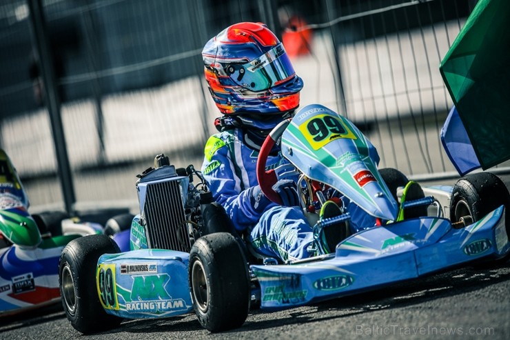 Rīgā «Rotax Nordic Challenge» spēkus mērījuši sporta kartingi 199238