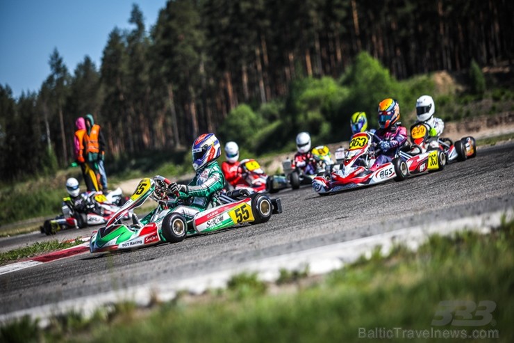 Rīgā «Rotax Nordic Challenge» spēkus mērījuši sporta kartingi 199241