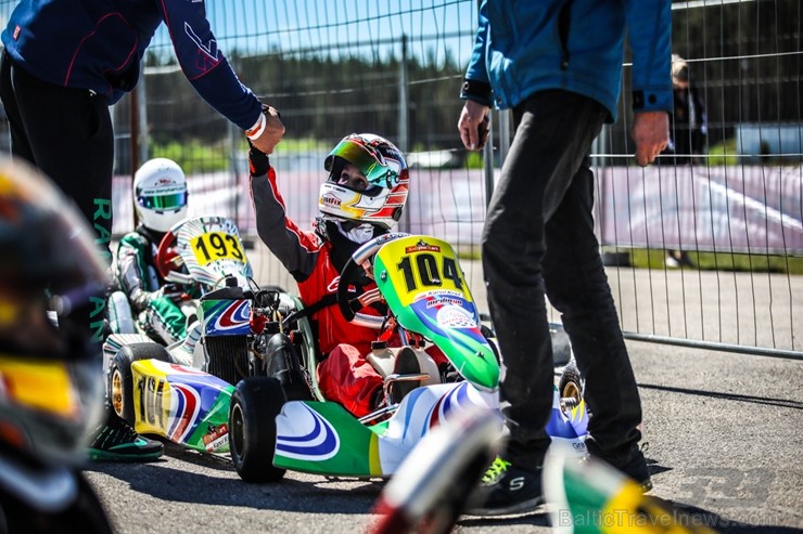 Rīgā «Rotax Nordic Challenge» spēkus mērījuši sporta kartingi 199248