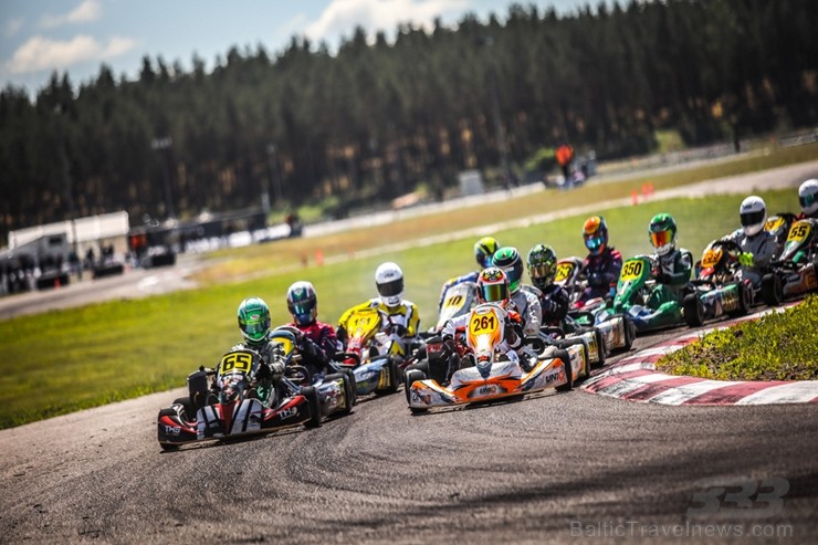 Rīgā «Rotax Nordic Challenge» spēkus mērījuši sporta kartingi 199250
