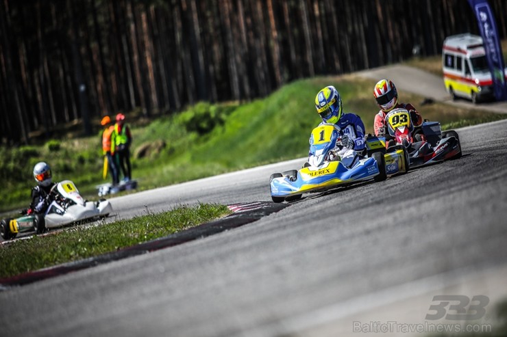Rīgā «Rotax Nordic Challenge» spēkus mērījuši sporta kartingi 199253