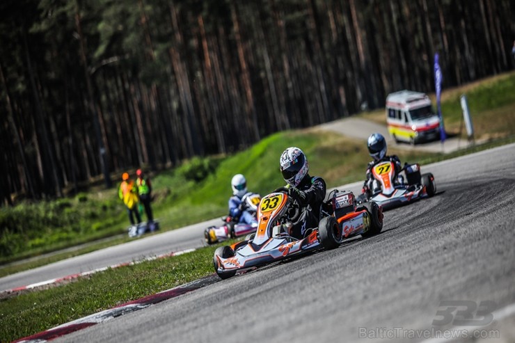 Rīgā «Rotax Nordic Challenge» spēkus mērījuši sporta kartingi 199256