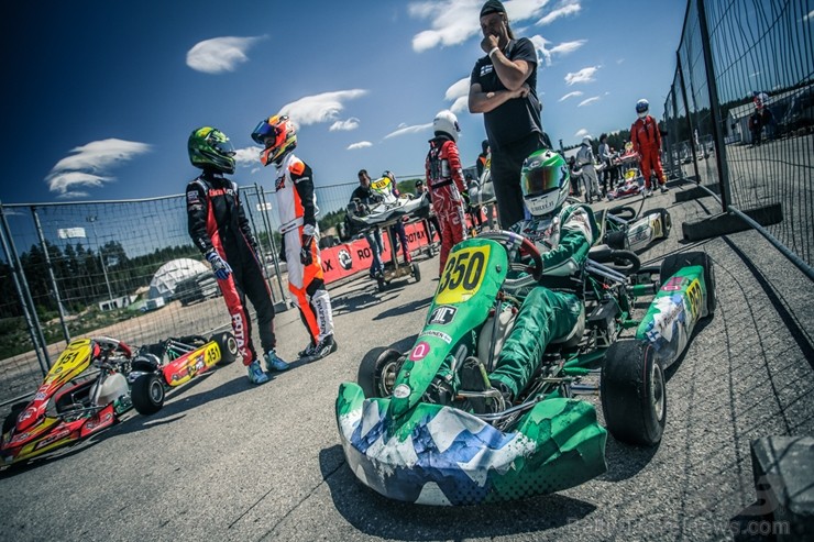 Rīgā «Rotax Nordic Challenge» spēkus mērījuši sporta kartingi 199261