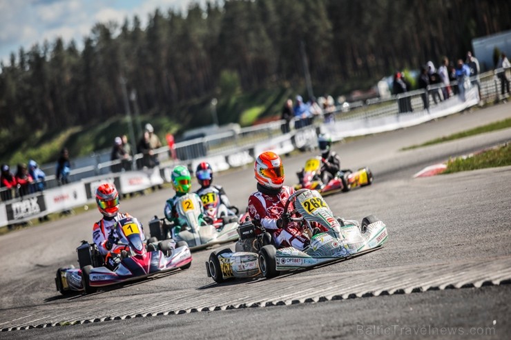 Rīgā «Rotax Nordic Challenge» spēkus mērījuši sporta kartingi 199269