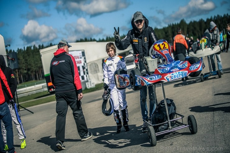 Rīgā «Rotax Nordic Challenge» spēkus mērījuši sporta kartingi 199277