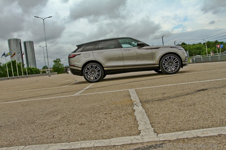 Jaunais Range Rover Velar «atrādījies» Rīgas ielās 200000