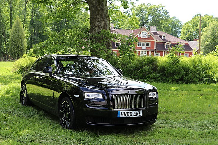 Travelnews.lv redakcija apceļo Vidzemi ar jauno «Rolls-Royce Ghost Black Badge» 200036