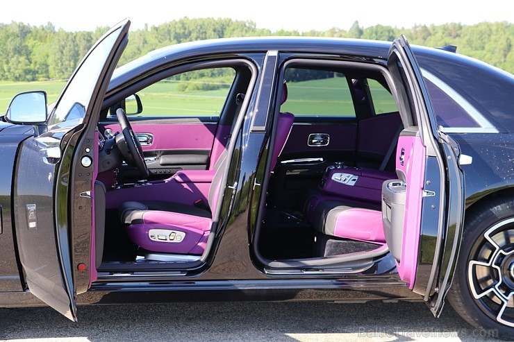 Travelnews.lv redakcija apceļo Vidzemi ar jauno «Rolls-Royce Ghost Black Badge» 200039