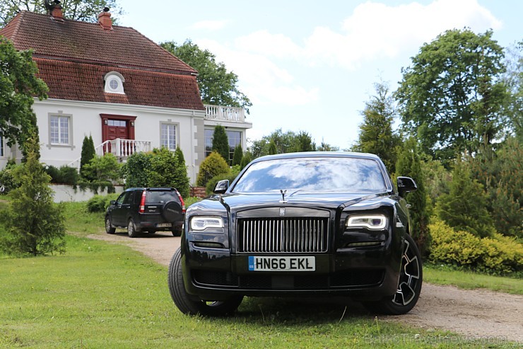 Travelnews.lv redakcija apceļo Vidzemi ar jauno «Rolls-Royce Ghost Black Badge» 200041