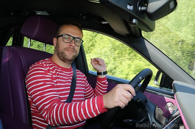Travelnews.lv redakcija apceļo Vidzemi ar jauno «Rolls-Royce Ghost Black Badge» 200043