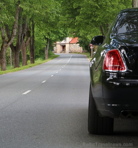 Travelnews.lv redakcija apceļo Vidzemi ar jauno «Rolls-Royce Ghost Black Badge» 200058