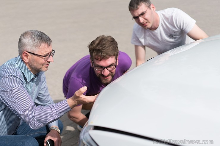 Konkursā «Latvijas Gada auto 2018» noritējis pirmais testa brauciens 200178