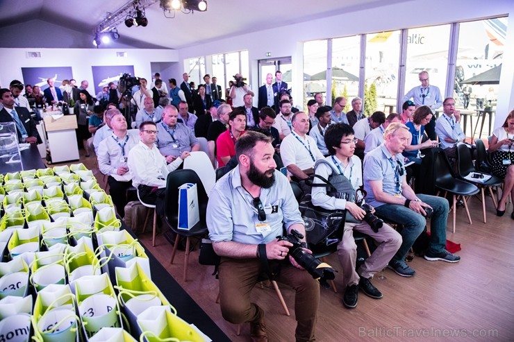 «Airbaltic» pasaulē lielākajā aviācijas izstādē Parīzē prezentē «Bombardier» CS300 lidmašīnu 200569