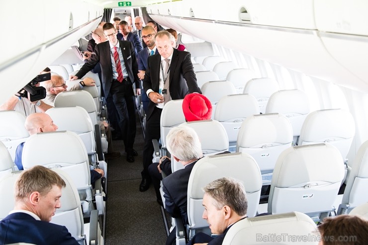 «Airbaltic» pasaulē lielākajā aviācijas izstādē Parīzē prezentē «Bombardier» CS300 lidmašīnu 200574