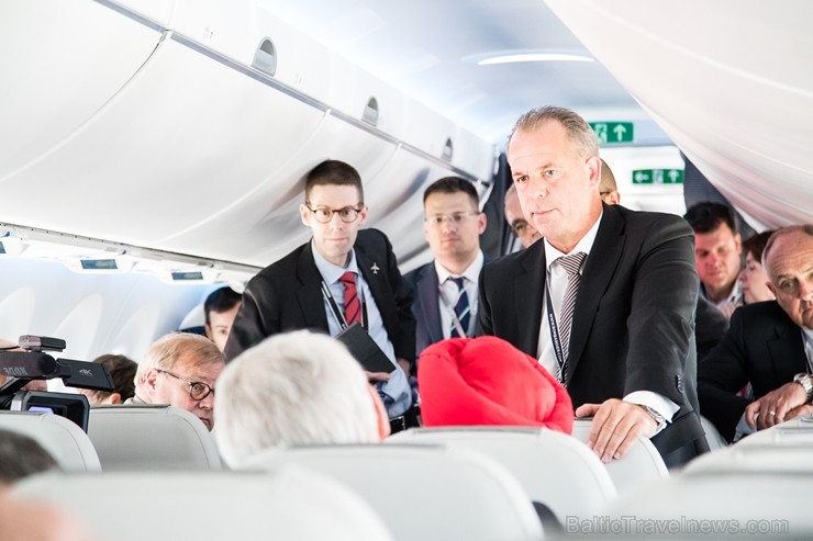 «Airbaltic» pasaulē lielākajā aviācijas izstādē Parīzē prezentē «Bombardier» CS300 lidmašīnu 200575