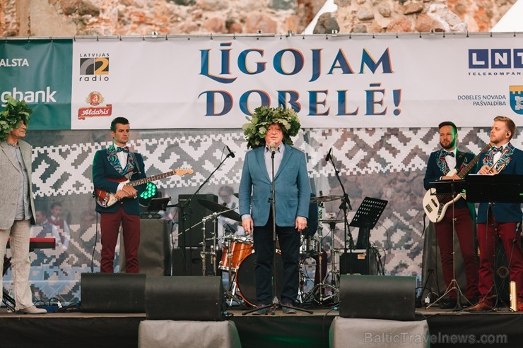 Dobelē lustīgai līgošanai līdzās aizvadīts dižkoncerts «Līgojam Dobelē» 200595