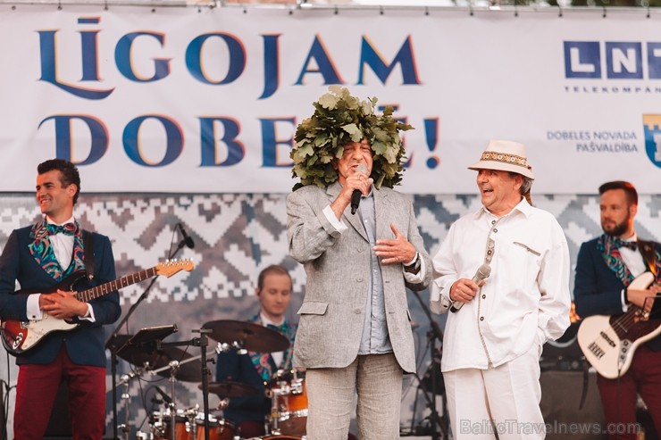 Dobelē lustīgai līgošanai līdzās aizvadīts dižkoncerts «Līgojam Dobelē» 200603
