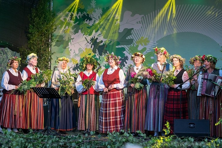 Jūrmalā  ar plašu svētku programmu un skaistiem skatiem aizvadīta Līgo nakts 200946