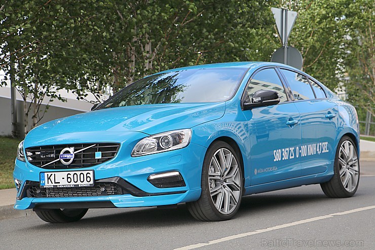 Travelnews.lv ceļo uz Jaunpili ar jauno un jaudīgo Volvo S60 Polestar 201059