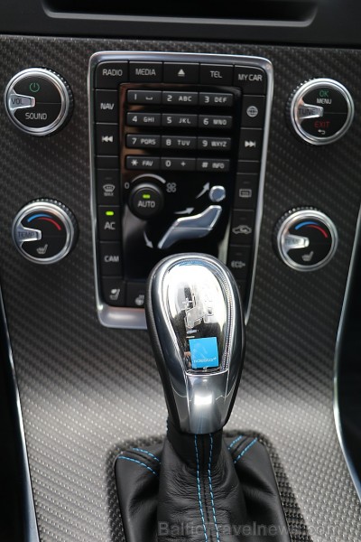 Travelnews.lv ceļo uz Jaunpili ar jauno un jaudīgo Volvo S60 Polestar 201061