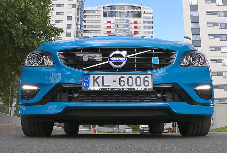 Travelnews.lv ceļo uz Jaunpili ar jauno un jaudīgo Volvo S60 Polestar 201066