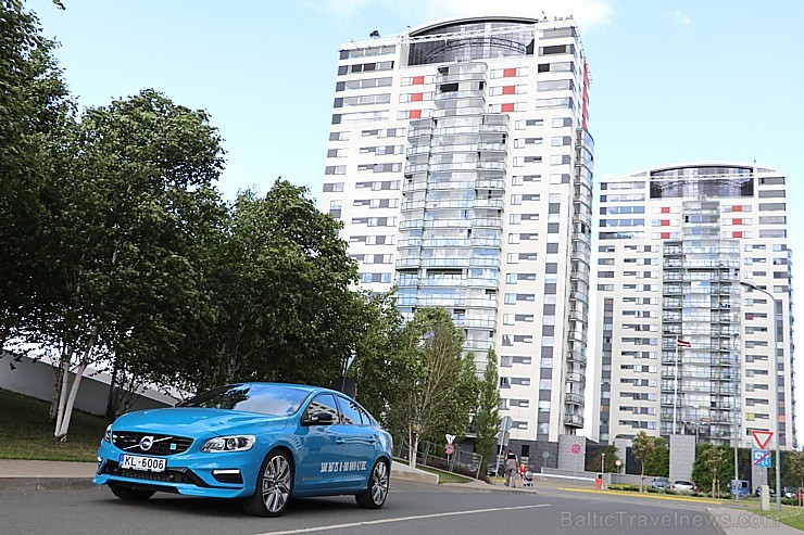Travelnews.lv ceļo uz Jaunpili ar jauno un jaudīgo Volvo S60 Polestar 201067