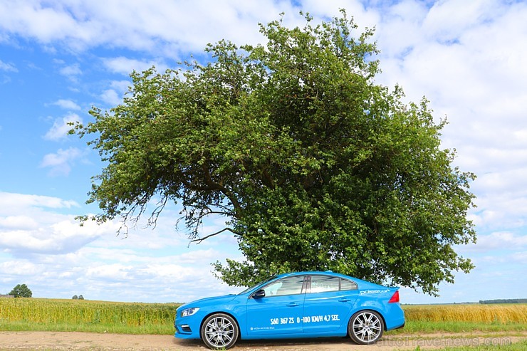 Travelnews.lv ceļo uz Jaunpili ar jauno un jaudīgo Volvo S60 Polestar 201081