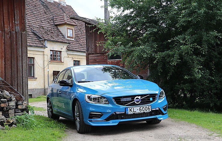 Travelnews.lv ceļo uz Jaunpili ar jauno un jaudīgo Volvo S60 Polestar 201086