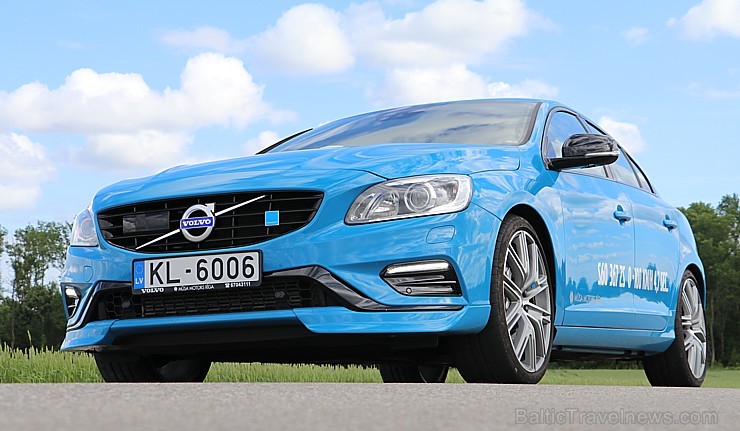 Travelnews.lv ceļo uz Jaunpili ar jauno un jaudīgo Volvo S60 Polestar 201087