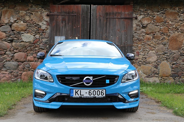 Travelnews.lv ceļo uz Jaunpili ar jauno un jaudīgo Volvo S60 Polestar 201092