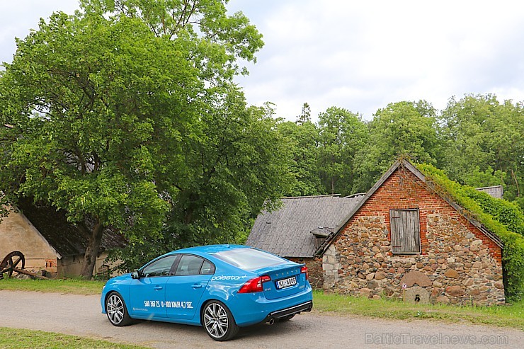 Travelnews.lv ceļo uz Jaunpili ar jauno un jaudīgo Volvo S60 Polestar 201102