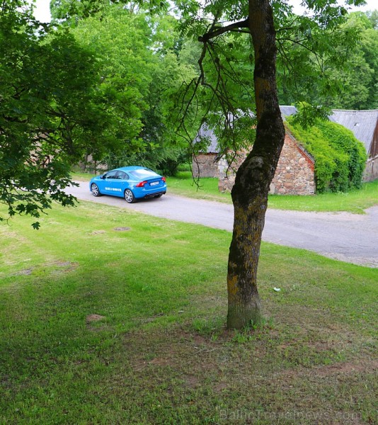 Travelnews.lv ceļo uz Jaunpili ar jauno un jaudīgo Volvo S60 Polestar 201105