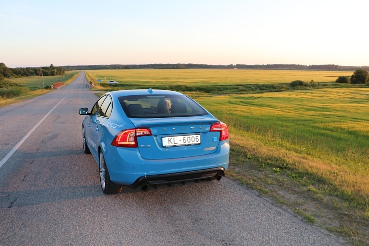 Travelnews.lv ceļo uz Jaunpili ar jauno un jaudīgo Volvo S60 Polestar 201115