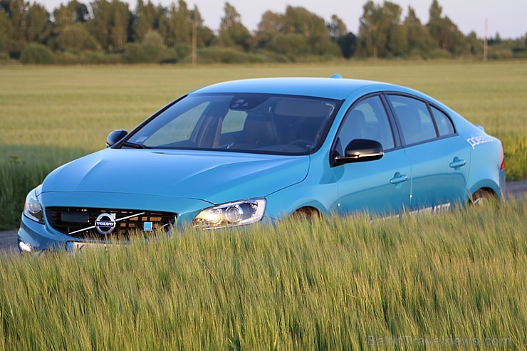 Travelnews.lv ceļo uz Jaunpili ar jauno un jaudīgo Volvo S60 Polestar 201116