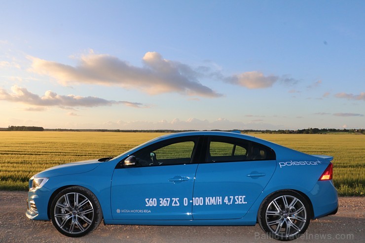 Travelnews.lv ceļo uz Jaunpili ar jauno un jaudīgo Volvo S60 Polestar 201118