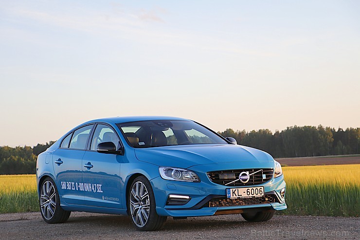 Travelnews.lv ceļo uz Jaunpili ar jauno un jaudīgo Volvo S60 Polestar 201121
