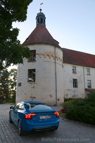 Travelnews.lv ceļo uz Jaunpili ar jauno un jaudīgo Volvo S60 Polestar 201125