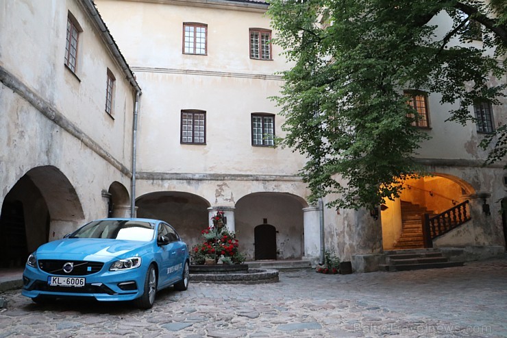Travelnews.lv ceļo uz Jaunpili ar jauno un jaudīgo Volvo S60 Polestar 201129