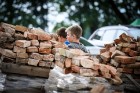 Atdzimstošajā Bārbeles skolā ar Renāru Kauperu un Valteru aizvadīts sirsnīgs labdarības koncerts «Uzcel savu skolu!»