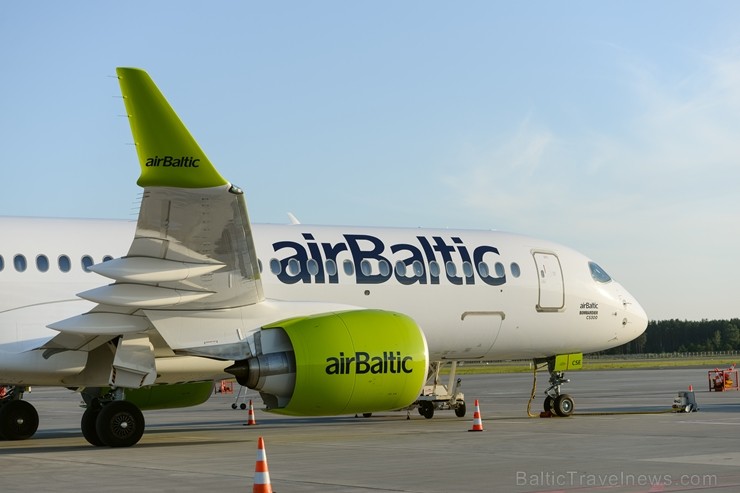 Lidosta «Rīga» un «Airbaltic» medijiem atrāda savu infrastruktūru un gaisa floti 202189