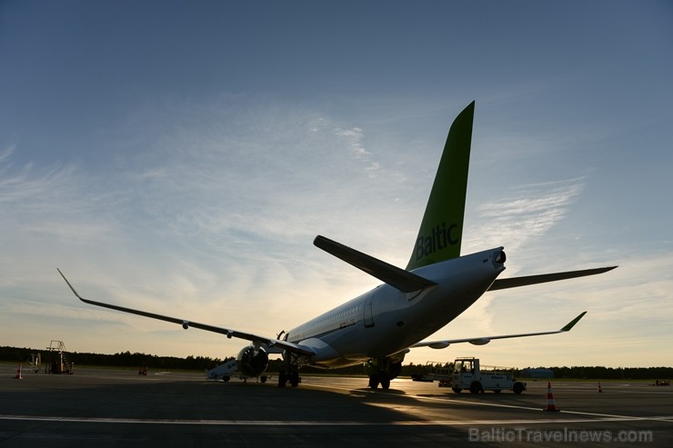 Lidosta «Rīga» un «Airbaltic» medijiem atrāda savu infrastruktūru un gaisa floti 202193