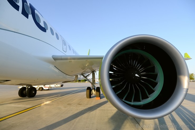 Lidosta «Rīga» un «Airbaltic» medijiem atrāda savu infrastruktūru un gaisa floti 202204