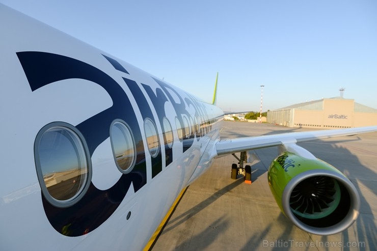 Lidosta «Rīga» un «Airbaltic» medijiem atrāda savu infrastruktūru un gaisa floti 202205