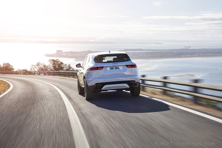 Prezentēts jaunākais Jaguar modelis «E-PACE» 202277