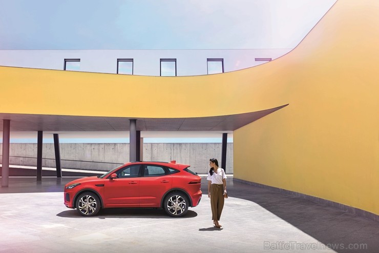 Prezentēts jaunākais Jaguar modelis «E-PACE» 202286