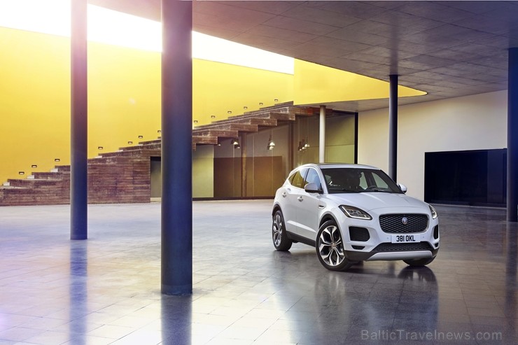 Prezentēts jaunākais Jaguar modelis «E-PACE» 202287