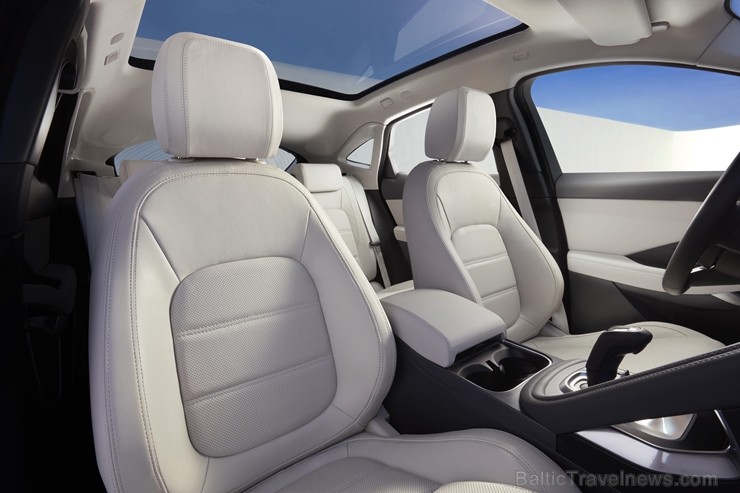 Prezentēts jaunākais Jaguar modelis «E-PACE» 202298