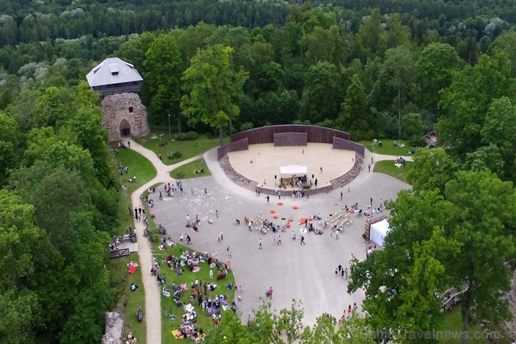 Siguldā ar «Baltā vilka trio» izskan kārtējās muzikālās brokastis - šoreiz īpaši mazākajiem veltītas Siguldā ar «Baltā vilka trio» izskan kārtējās muzikālās brokastis - šoreiz īpaši mazākajiem veltītas 202409