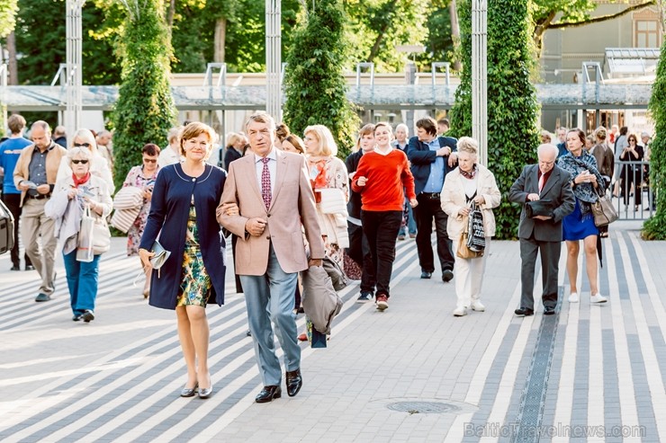 Jūrmalā  ar Raimondu Paulu un Kseniju Sidorovu atklāts trešais Jūrmalas festivāls 202426